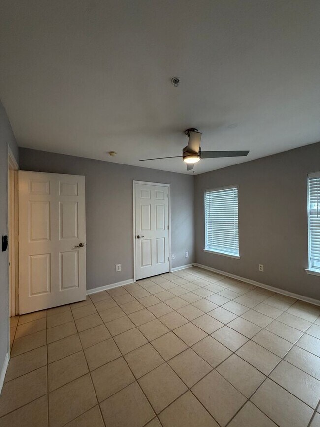 Building Photo - Newly Upgraded and Spacious 2B/2B Unfurnished Condo near Beach in Destin!