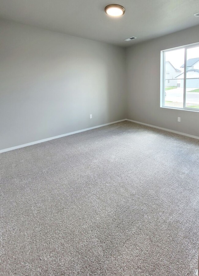 Building Photo - Brand new Star home
