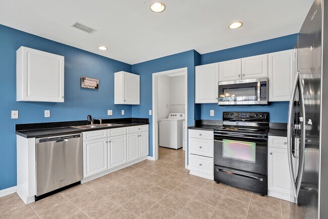 Building Photo - 1604 Royal Pine Ct