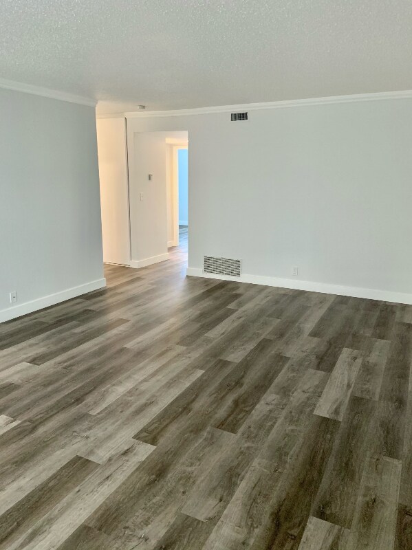 Building Photo - 16 S Knoll Rd