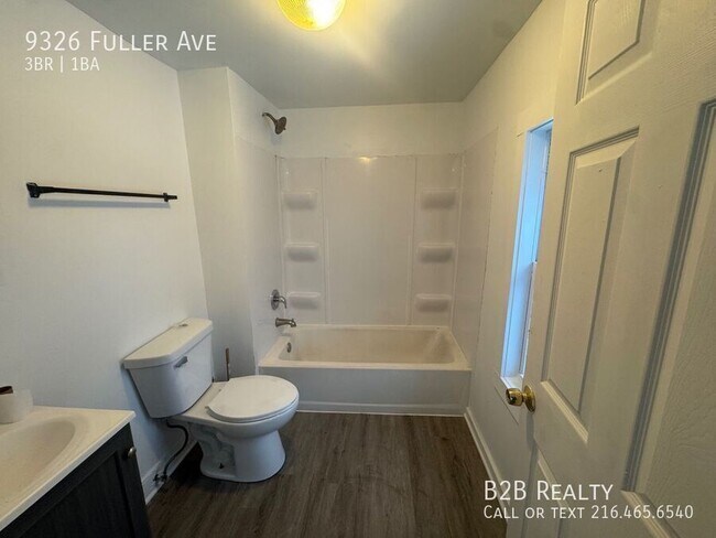 Building Photo - 9326 Fuller Ave