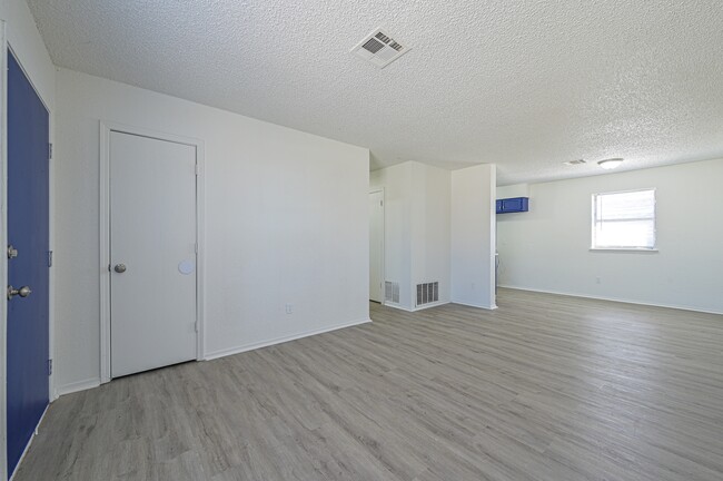 Building Photo - 10906 Penrith Ln