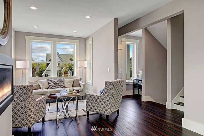 Building Photo - Spacious 5BR 3.5BA Home in Ravenna – Garag...