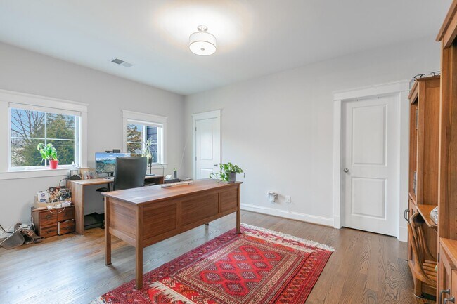 Building Photo - 7018 Statendam Ct