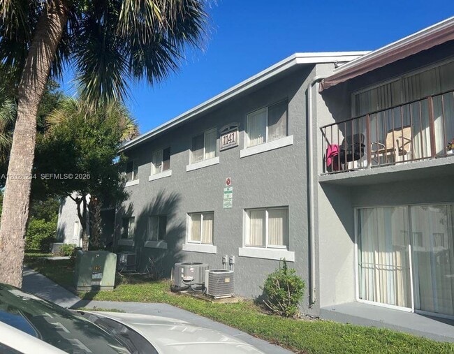 Building Photo - 1141 Lake Victoria Dr