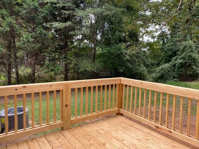 Building Photo - 7045 Hickory Dr