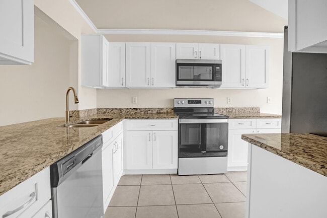 Building Photo - 1722 SE Balmoral Ct