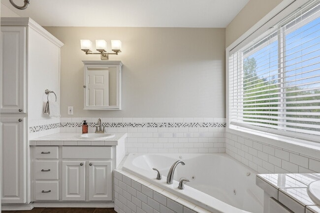Building Photo - Elegant Executive Home in Desirable Camas – Minutes to SR-14, I-205 & Vancouver