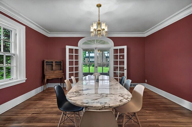 Building Photo - Move In Ready! 5 bedroom 3.5 bath near Was...