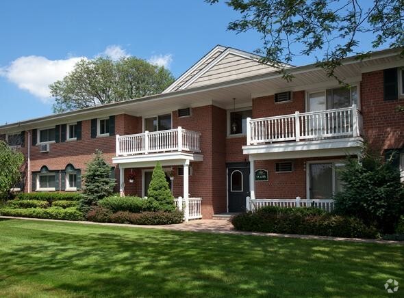 Building Photo - Fairfield Estates At Farmingdale Village