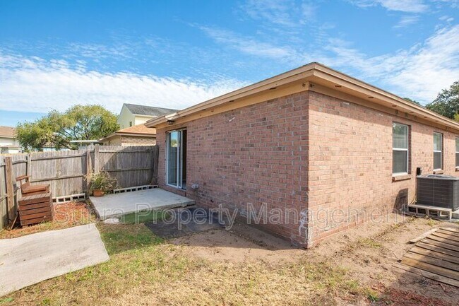 Building Photo - 2548 Americas Cup Cir E