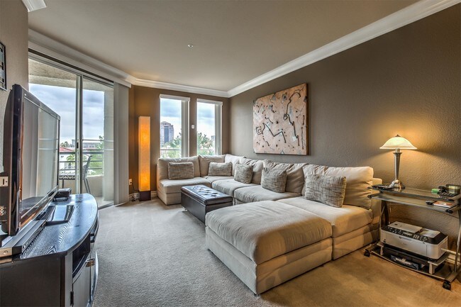 Building Photo - 230 E Flamingo Rd