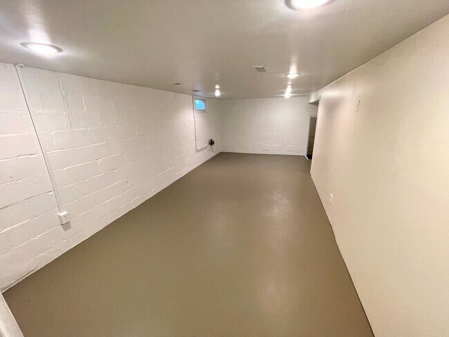 Building Photo - South Omaha Bungalow