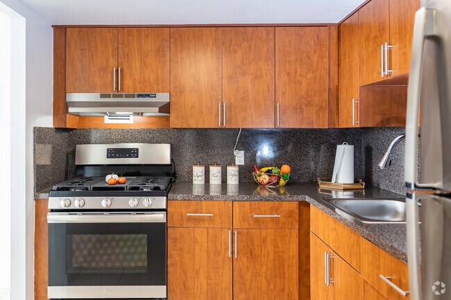 Interior Photo - Grand Island Square