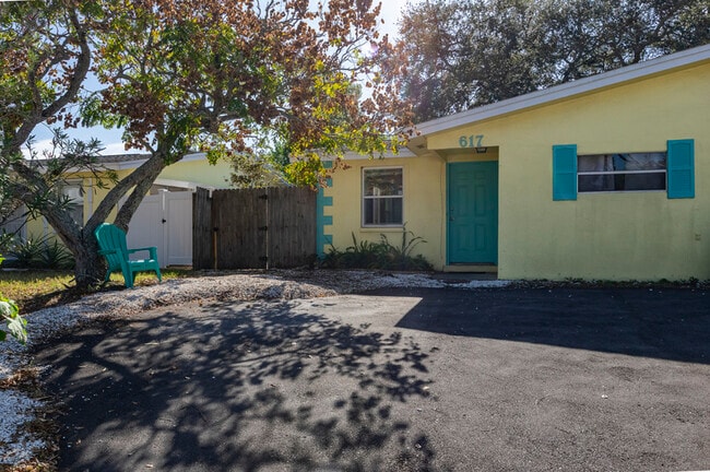 Building Photo - 617 Lyndhurst St