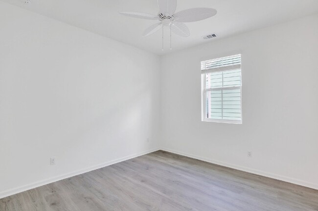 Building Photo - 165 Salty Fin Dr