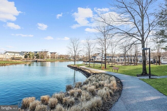 Building Photo - Piney Orchard Townhome