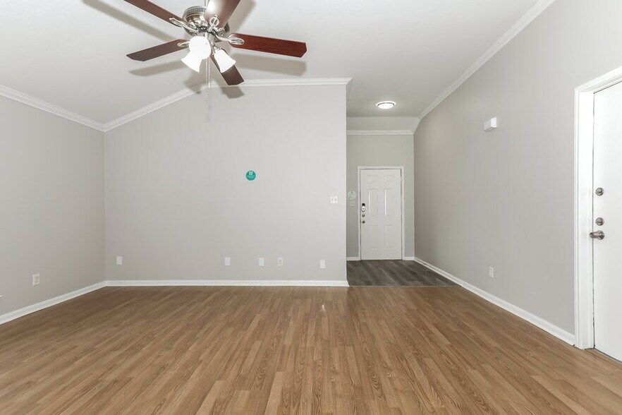 Building Photo - 511 Paradise Ln