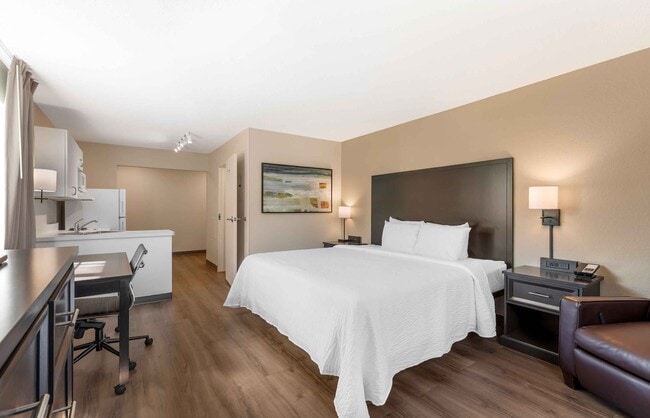 Building Photo - Furnished Studio-St. Petersburg - Clearwater - Executive Dr.