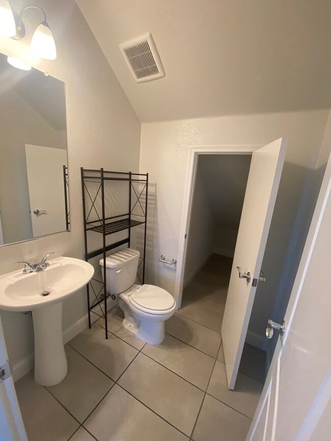 Building Photo - Roseville 3 bedroom in Veranda at Stoneridge.