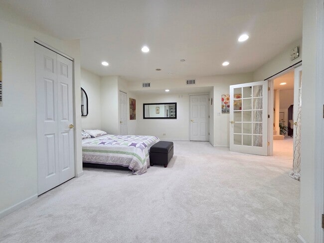 Building Photo - 1025 Rosewood Dr