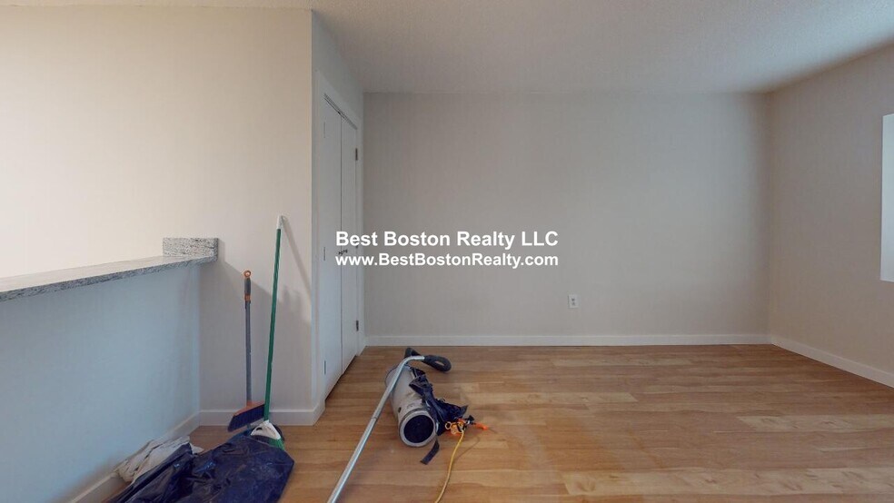 Building Photo - 19 Central St