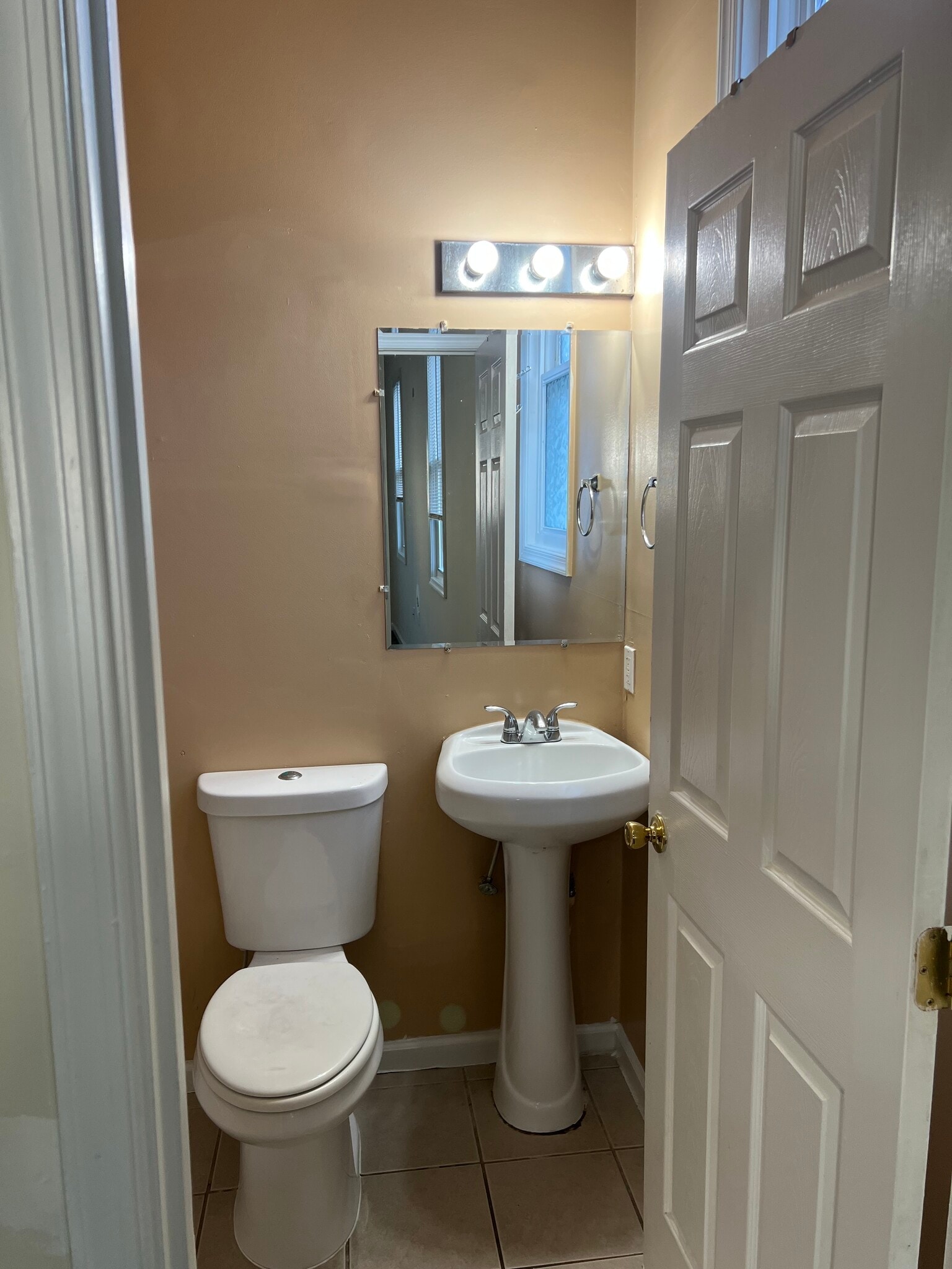 Master Bathroom - 818 Whitelock St