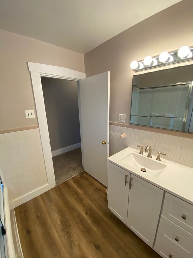 Building Photo - Beautiful Three Bedroom Townhouse in Northwest Lancaster City!