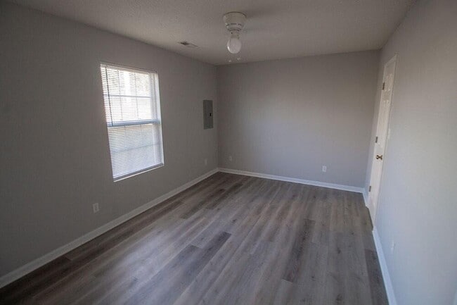 Building Photo - 2533 Northampton Dr