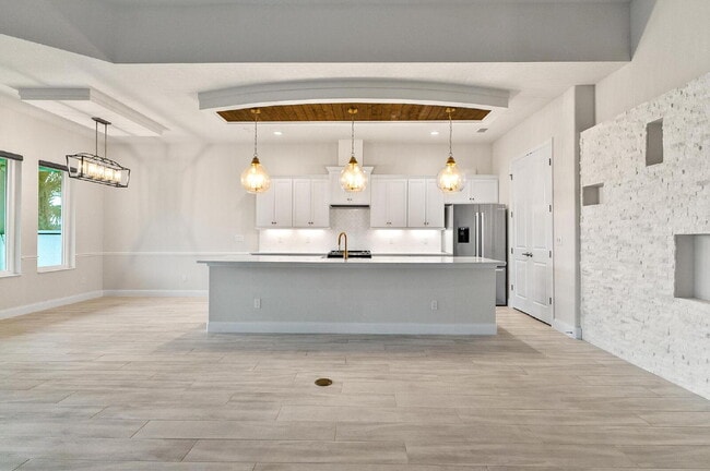 Building Photo - 128 Del Palma Dr