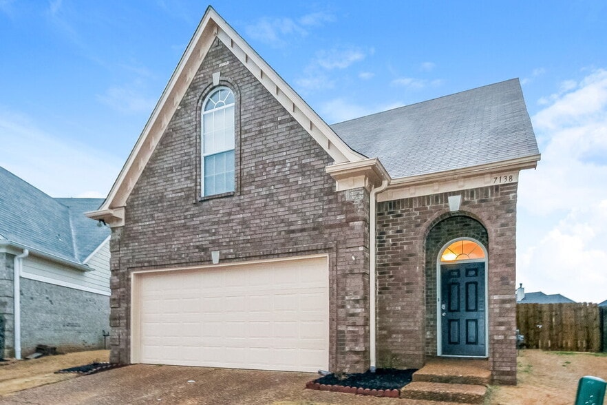 Building Photo - 7138 Queens Crown Ct