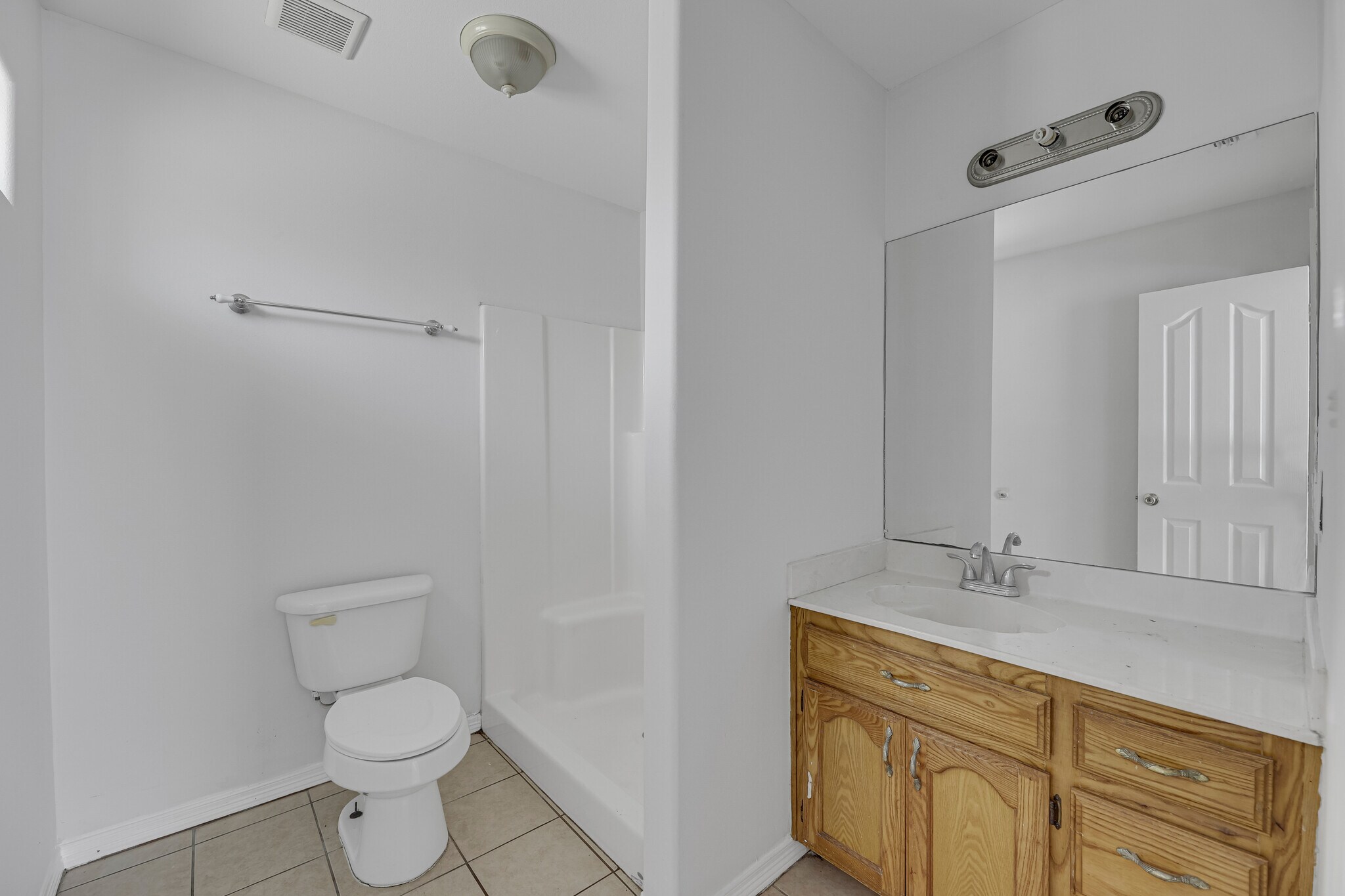 master bath - 712 Agate St