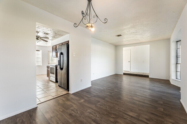 Building Photo - 15235 Heron Park Dr