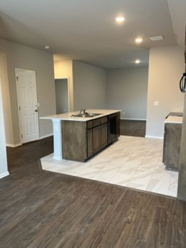 Building Photo - BRAND NEW HOME!