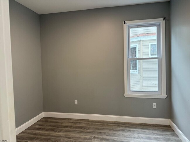 Building Photo - 25 Normandy Pl