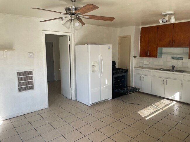 Primary Photo - 103 W Dove Ln