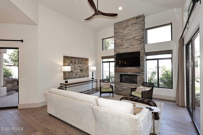 Building Photo - 8334 E Jenan Dr