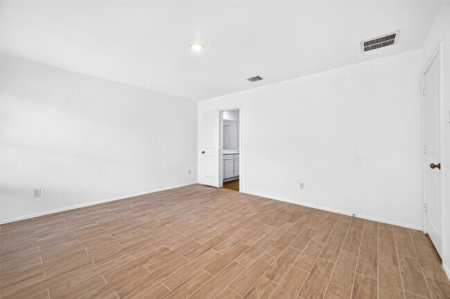 Building Photo - 27022 Breakaway Ln