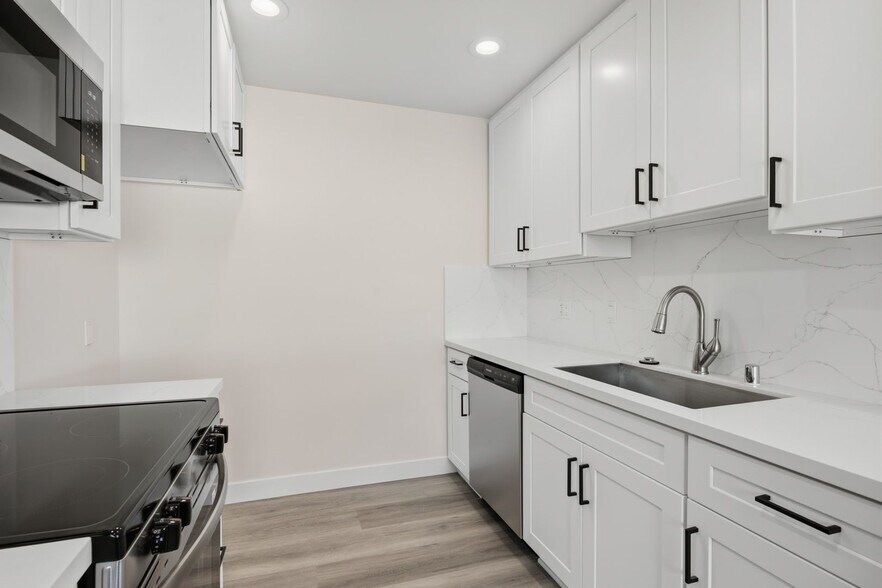 Building Photo - 5409 Radford Ave