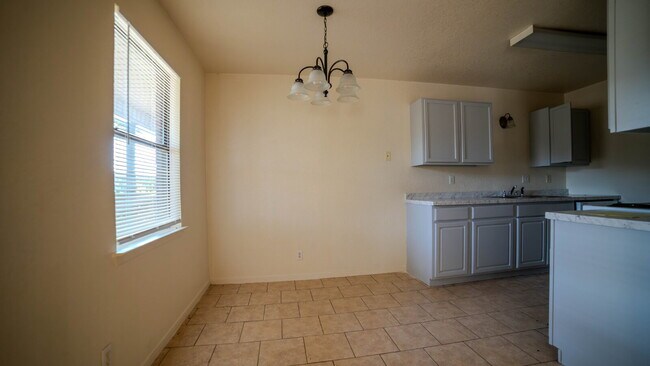 Building Photo - Spacious 2-Bedroom Apartment – Prime Location Near Shopping & Fort Hood