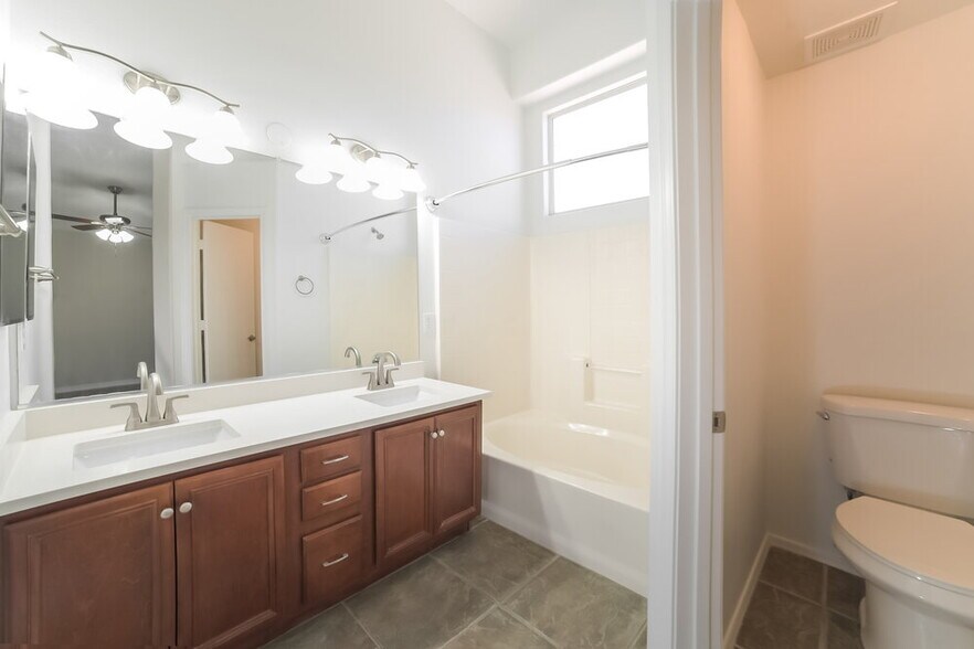 Building Photo - 8228 W Behrend Dr