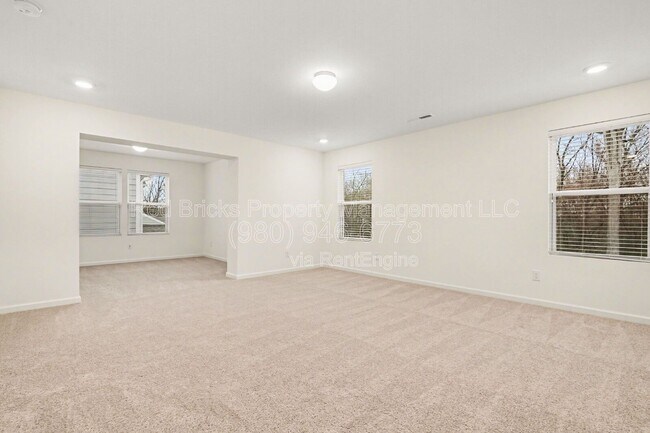 Building Photo - 162 Aspire Cir