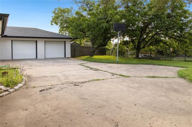 Building Photo - 7636 Skylake Dr