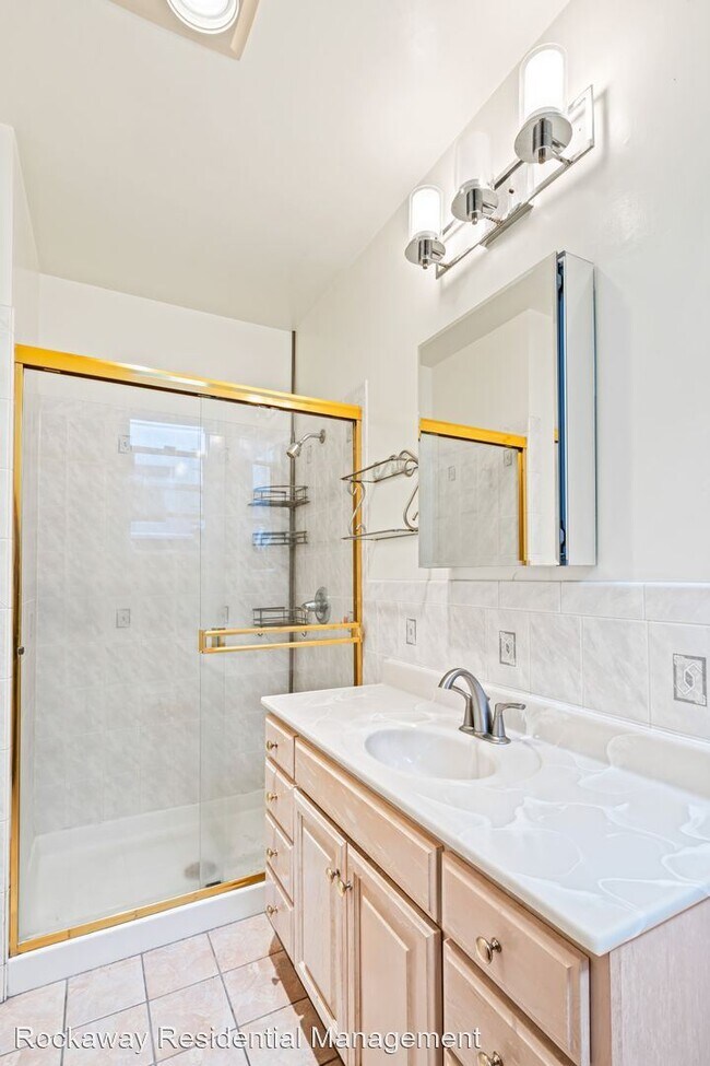 Building Photo - 3 br, 1 bath House - 1559 Funston Ave.