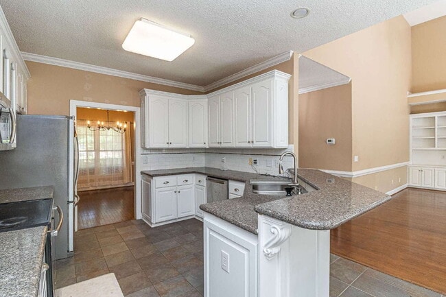 Building Photo - Stunning & Spacious Home in Walnut Hill! 4 Bedrooms | 4 Bathrooms w/ Lawn Care and Trash Service ...