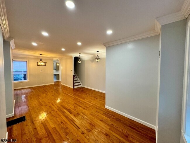 Building Photo - 47 Burnet St