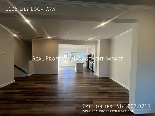 Building Photo - Spacious 4 bedroom 4 Bath Modern Townhome ...