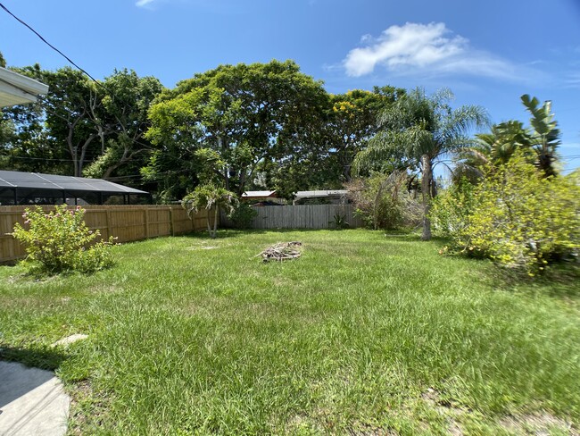 Building Photo - 5718-5713 13th Ave S