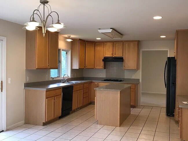 Building Photo - 7782 Watford Dr