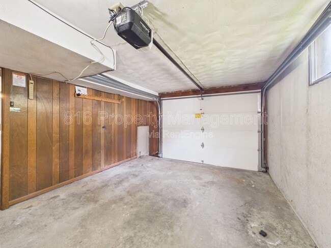 Building Photo - 2835 Tepee Ave